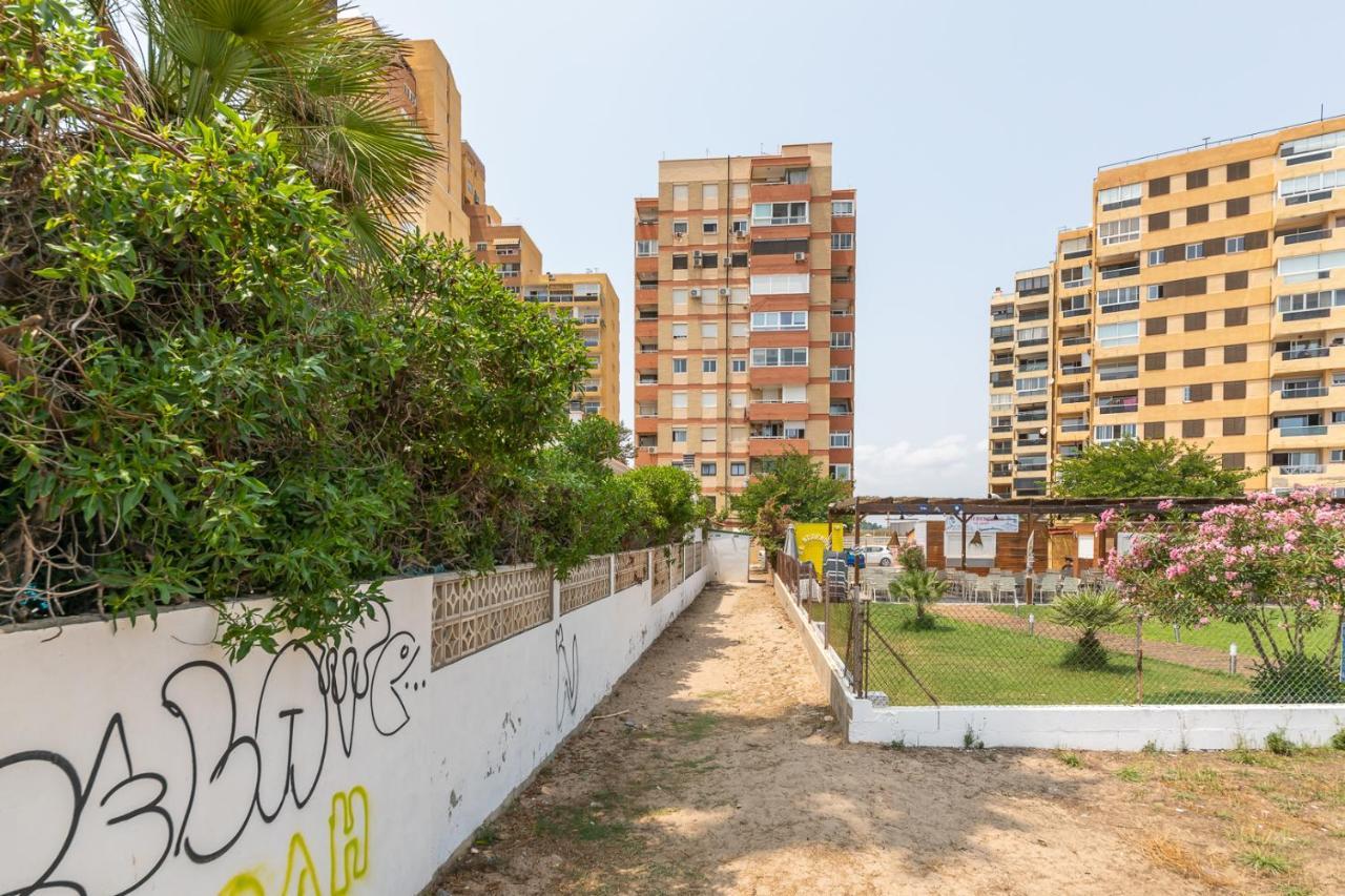 Isola Beachside Apartment Валенсия Экстерьер фото