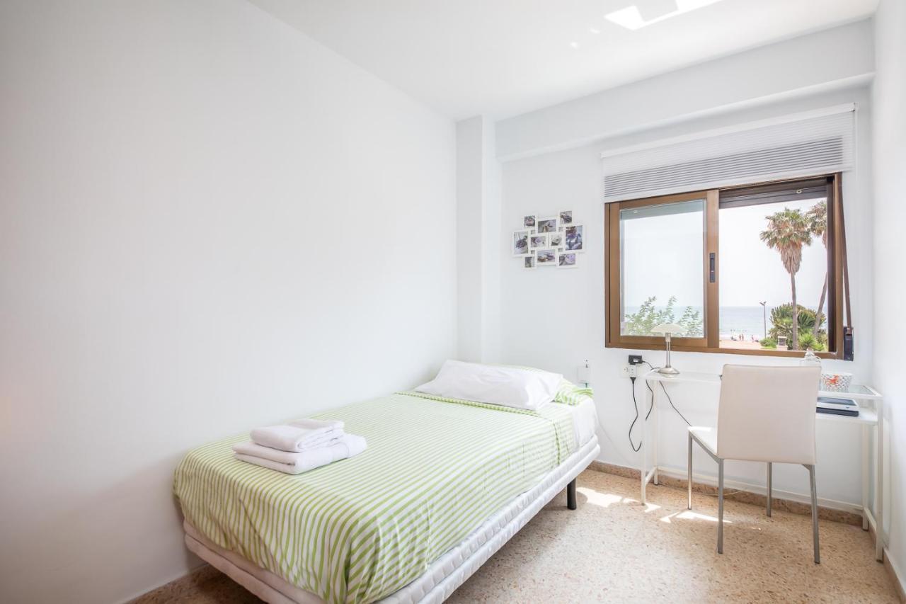 Isola Beachside Apartment Валенсия Экстерьер фото