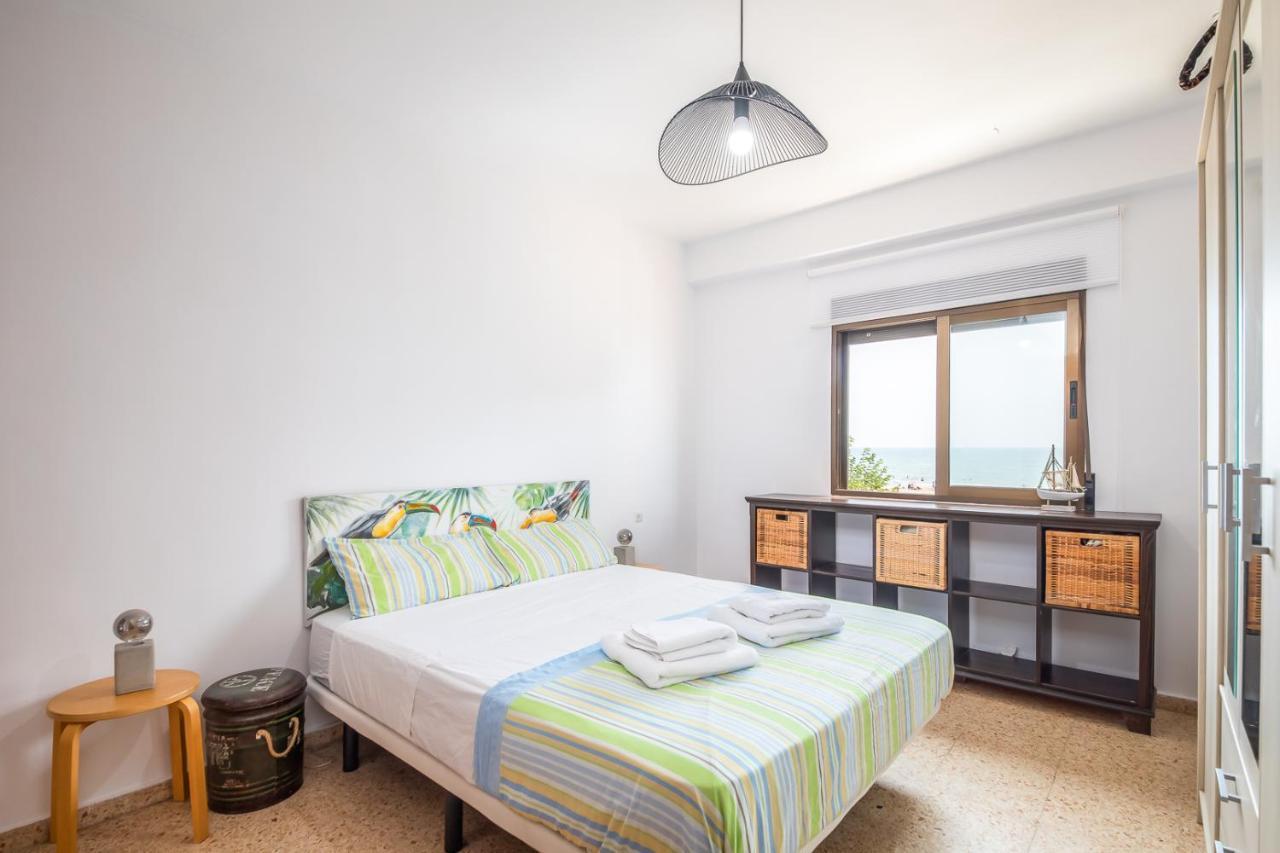 Isola Beachside Apartment Валенсия Экстерьер фото
