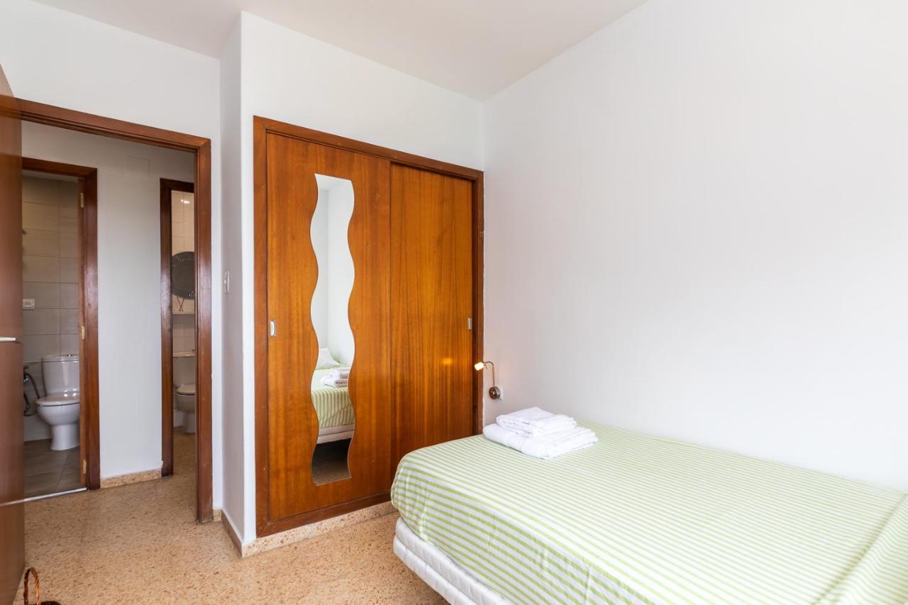 Isola Beachside Apartment Валенсия Экстерьер фото