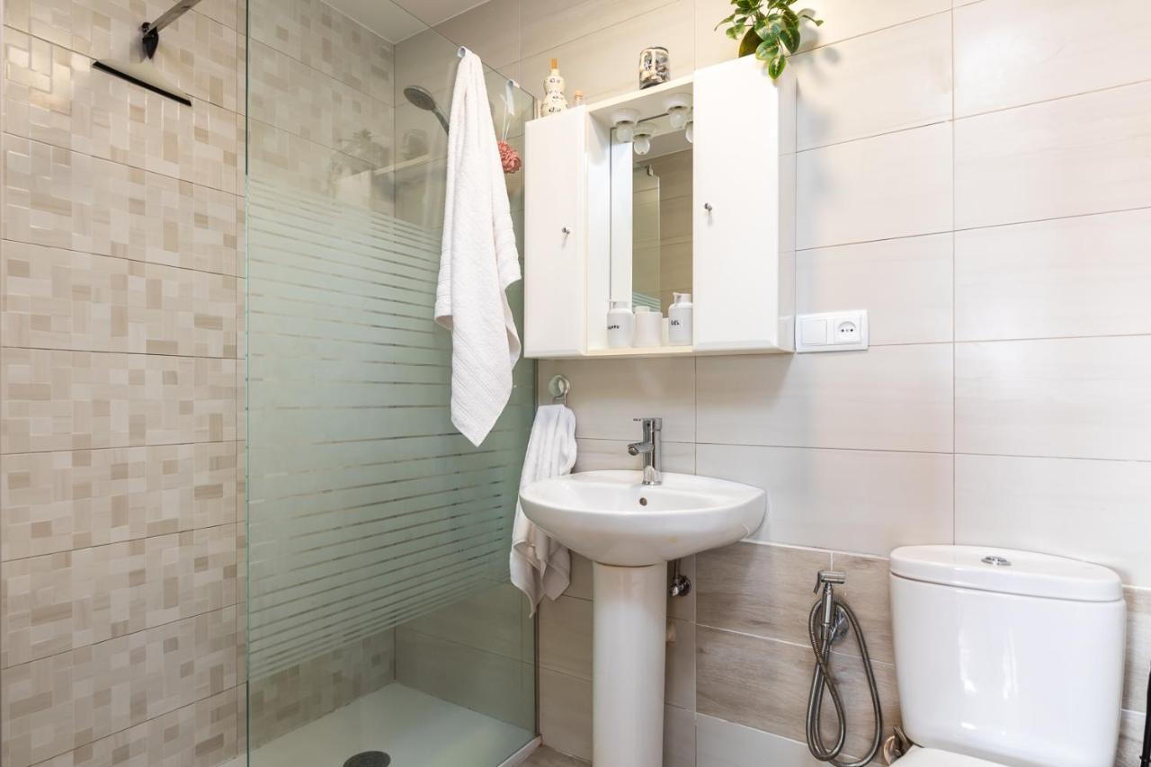 Isola Beachside Apartment Валенсия Экстерьер фото