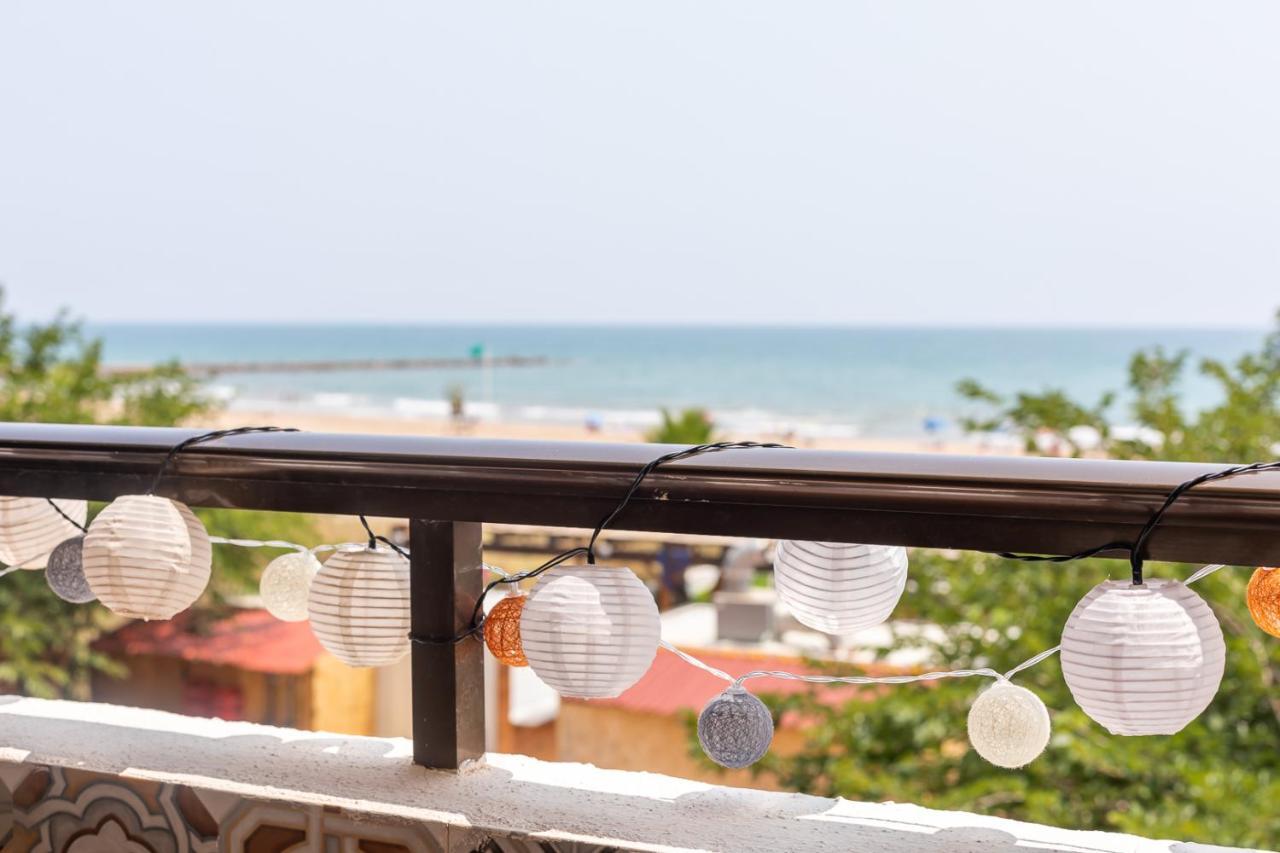 Isola Beachside Apartment Валенсия Экстерьер фото