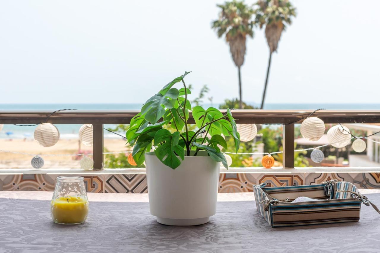 Isola Beachside Apartment Валенсия Экстерьер фото